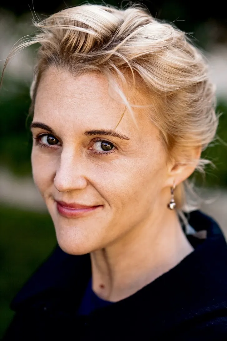 Meghan Daum   Meghan Daum is the author of four books, most recent-ly the collection of original essays  e Unspeakable: And Other Subjects of Discussion , which won the 2015 PEN Center USA Award for creative non ction. She is also the editor of the New York Times bestseller  Sel sh, Shallow    & Self-Absorbed: Sixteen Writers on the Decision Not To Have Kids . Her other books include the essay collection  My Misspent Youth , the novel  e Quality of Life Report , and  Life Would Be Perfect If I Lived In at House , a memoir. Meghan was an opinion columnist at e Los Angeles Times for more than a decade and now writes the EGOS column, about new memoirs, in e New York Times Book Review. She has also written for numerous magazines, including The New Yorker, the New York Times Magazine, Atlantic, and Vogue. Meghan is the recipient of a 2015 Guggenheim Fellowship and a 2016 National Endowment for the Arts fellowship and is on the adjunct faculty in the MFA Writing Program at Columbia University’s School of the Arts. In 2017 she was the Bedell Distinguished Visiting Professor in the University of Iowa’s Graduate Nonfiction Writing Program. As for her favorite lizard, Daum tells us: “My favorite kind of lizard is the giant prehistoric lizard the Megalania, which my parents named me after (not really.)"